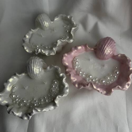 Classic sea shell candle